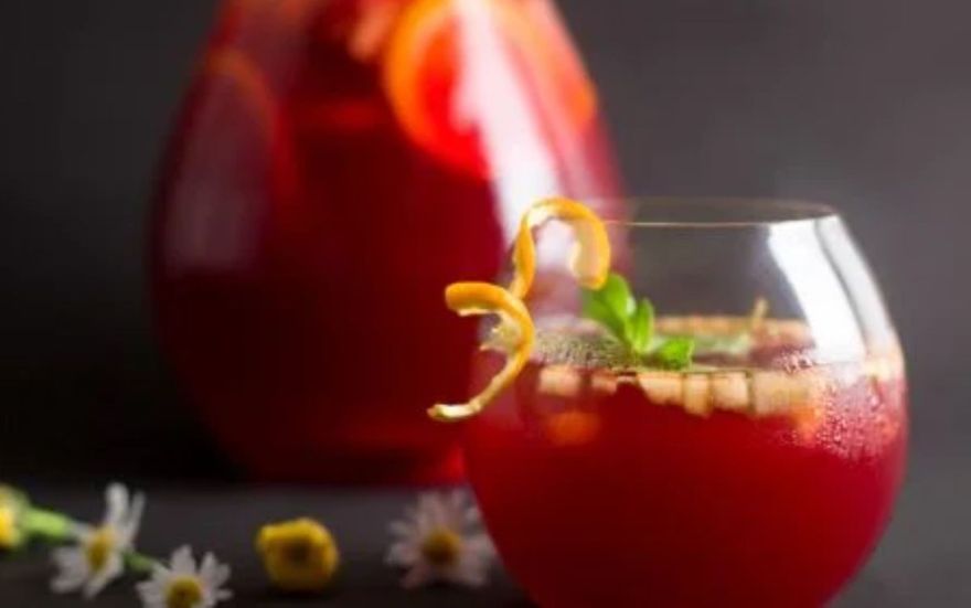 Descubra 5 Drinks com Vinho Tinto Fáceis de Preparar